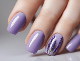 Paznokcie fioletowe jasne: najmodniejszy manicure i inspiracje na 2024 rok